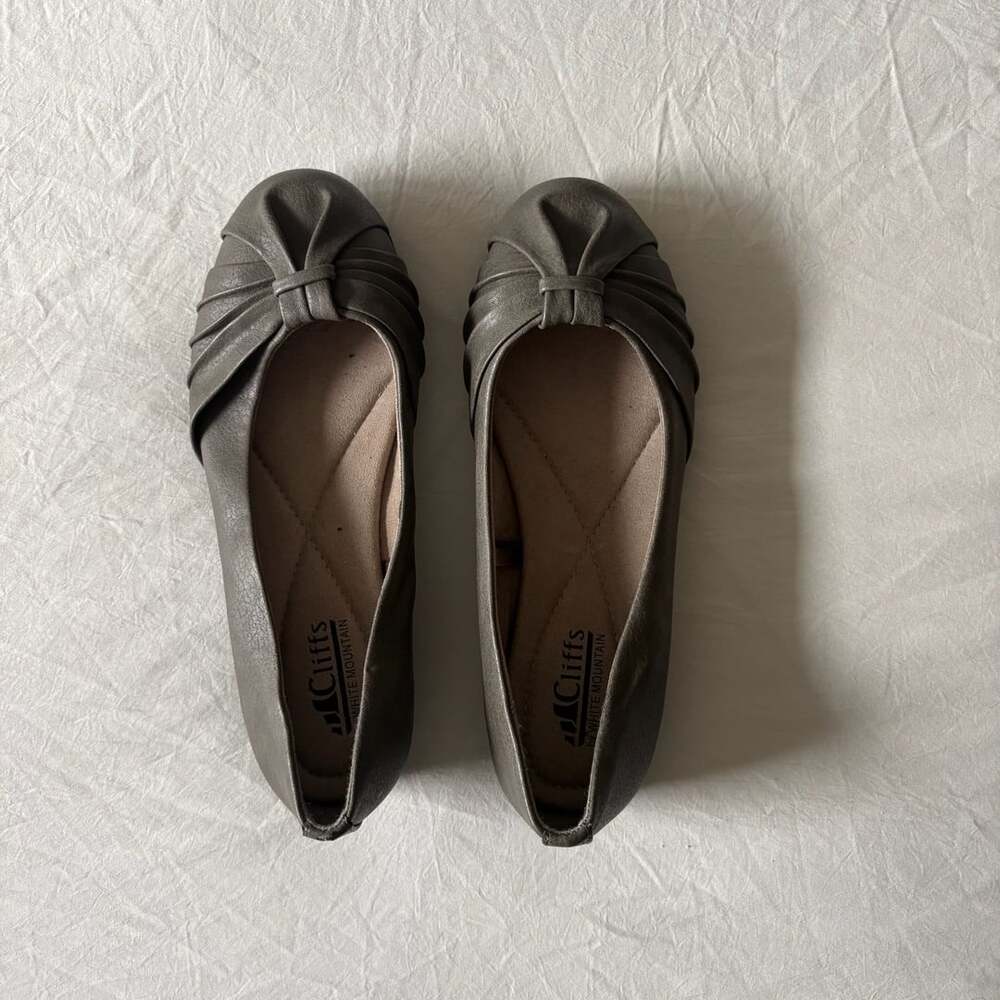 Cliffs By White Mountain Ruched Ballet Flat Gray